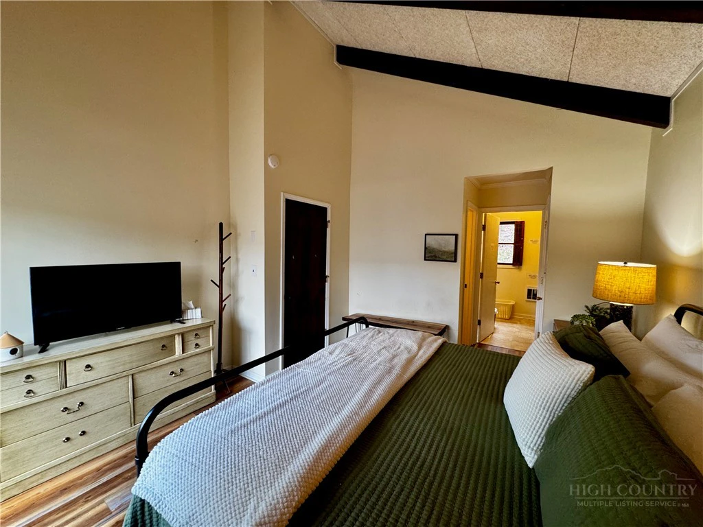 Image number 5 for the current listing