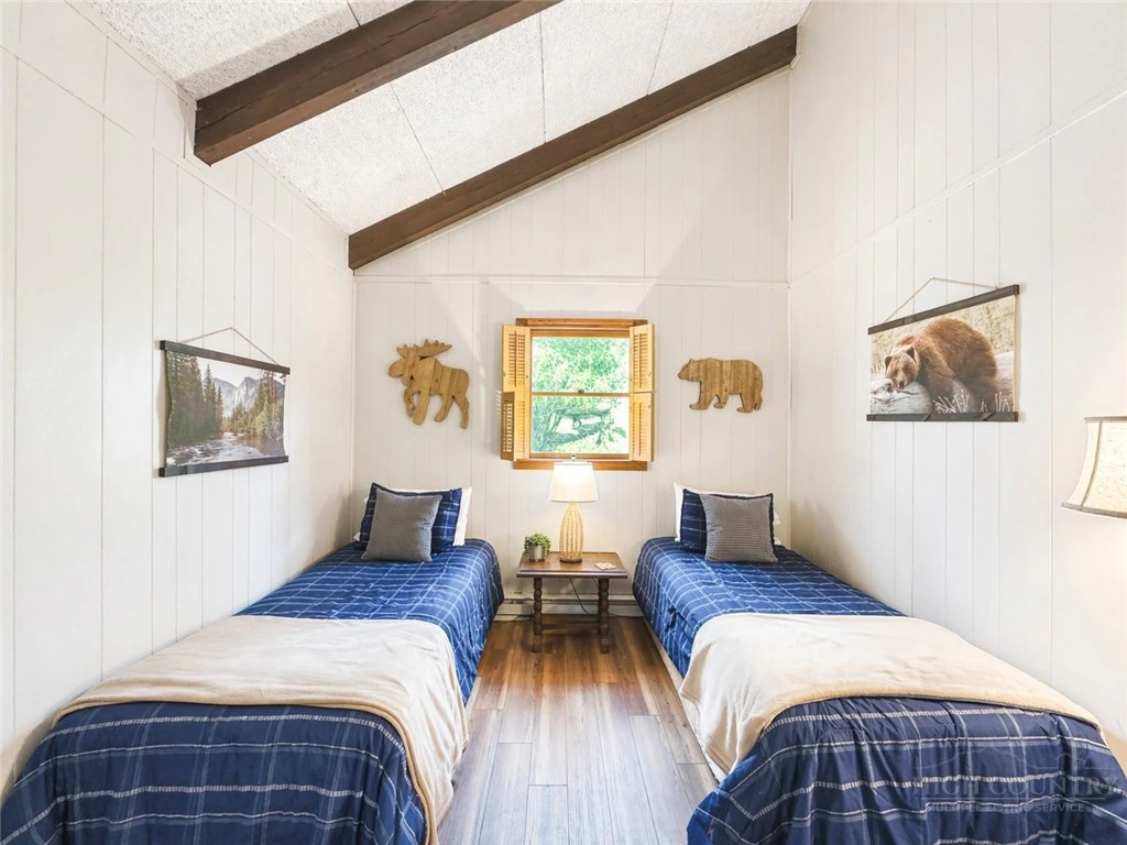Image number 2 for the current listing