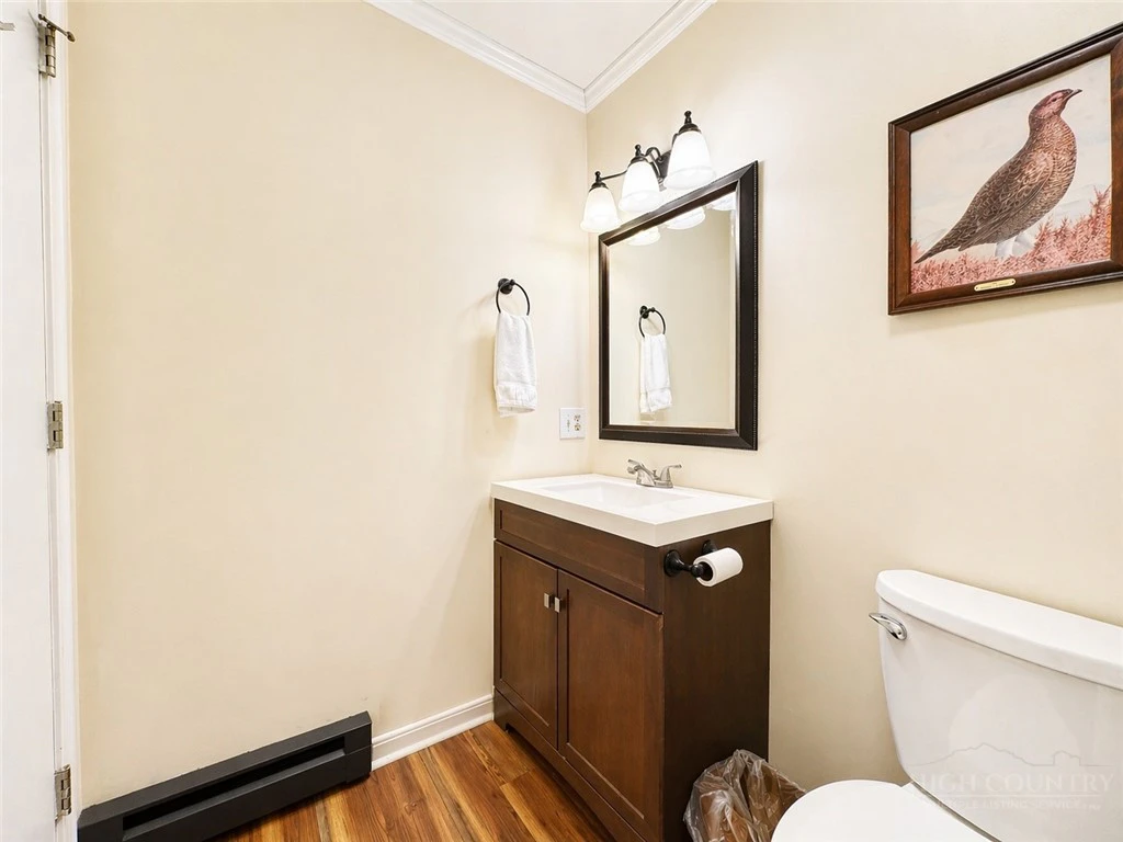 Image number 7 for the current listing