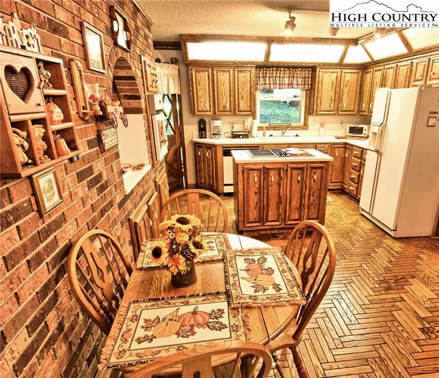 Image number 12 for the current listing