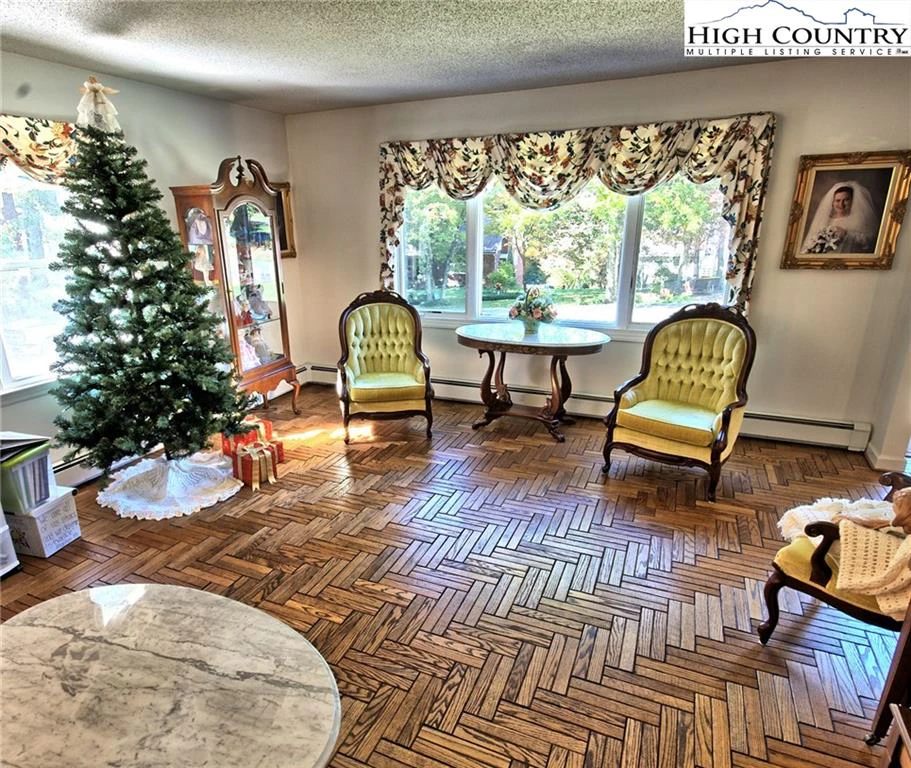 Image number 8 for the current listing