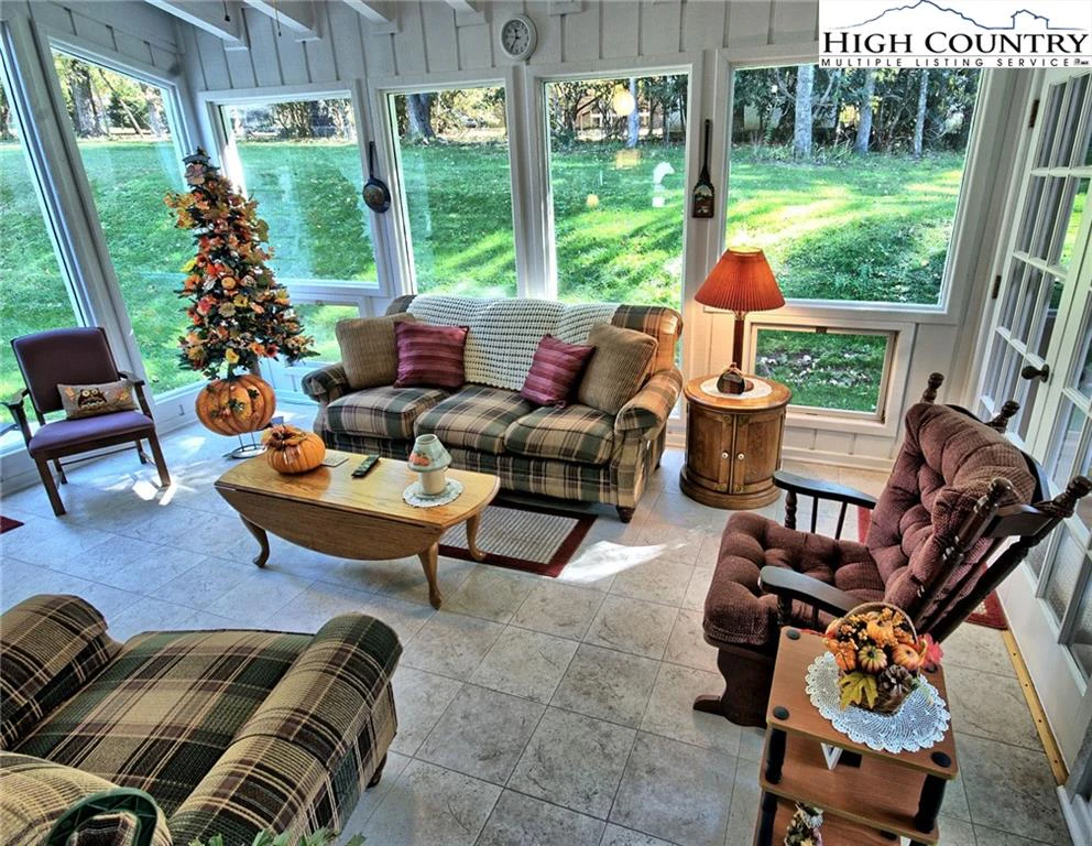Image number 2 for the current listing
