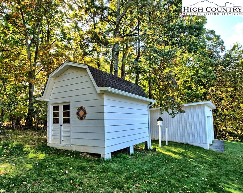Image number 21 for the current listing