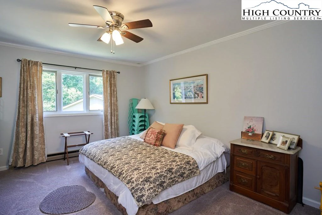 Image number 7 for the current listing