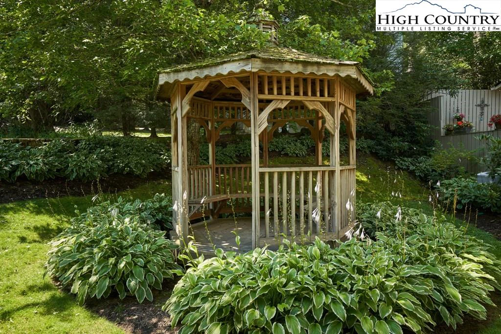 Image number 13 for the current listing