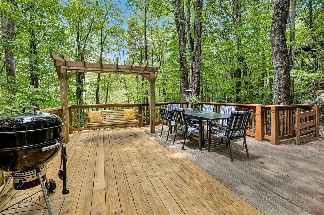 Image number 17 for the current listing