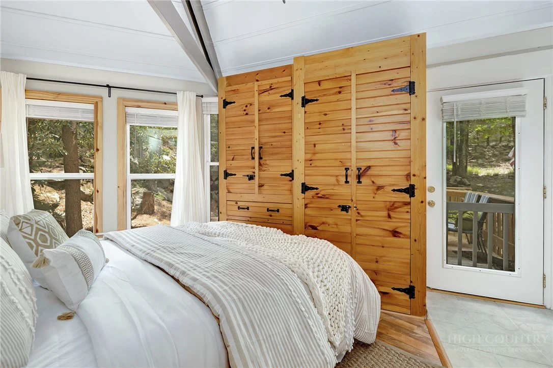 Image number 3 for the current listing