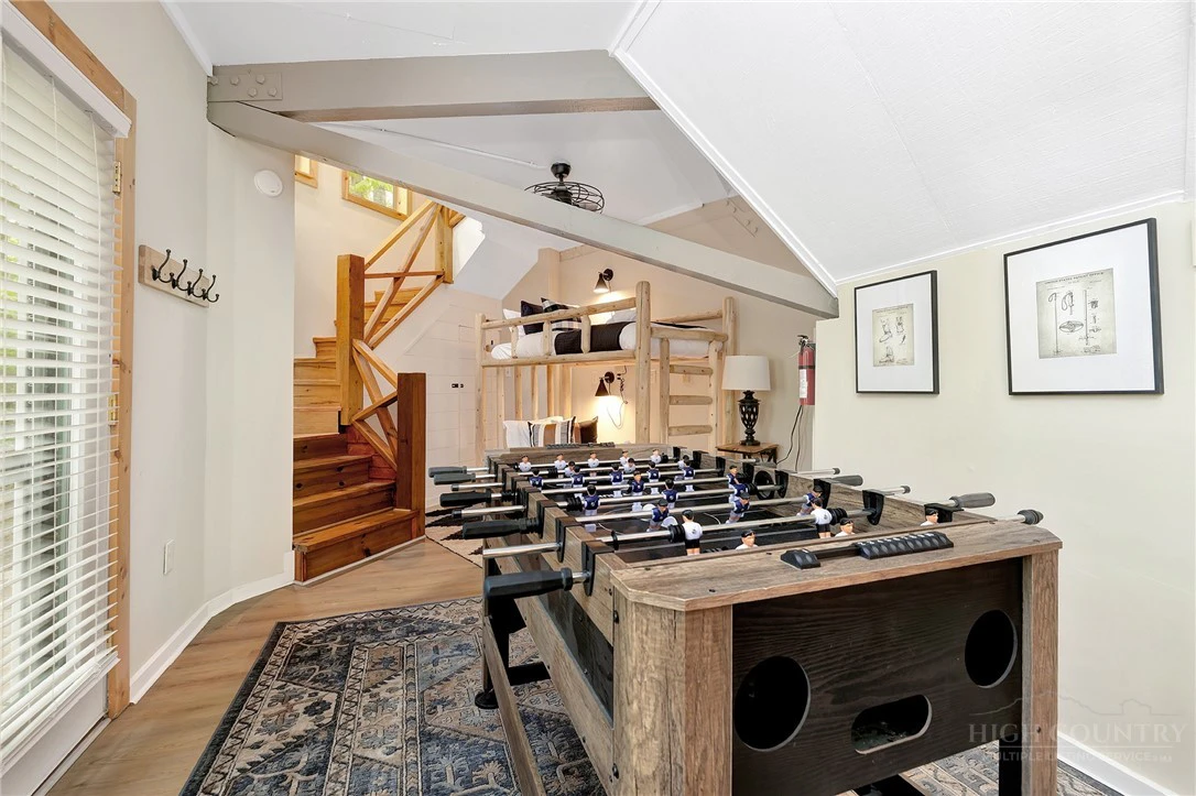 Image number 9 for the current listing