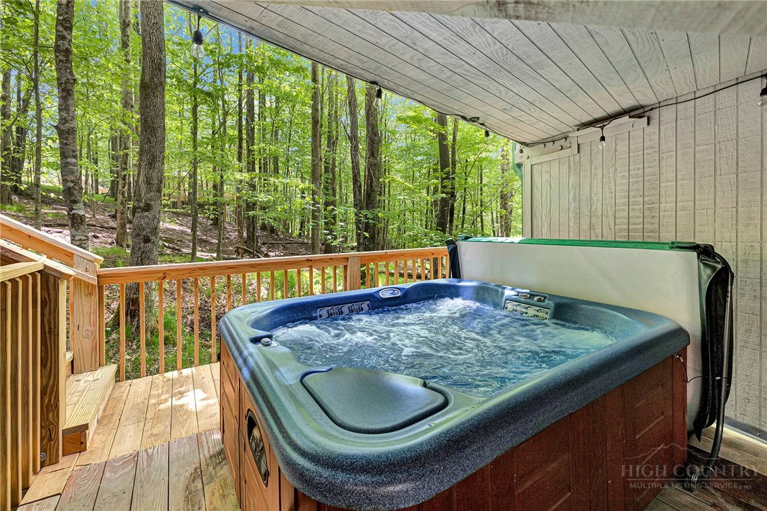 Image number 15 for the current listing