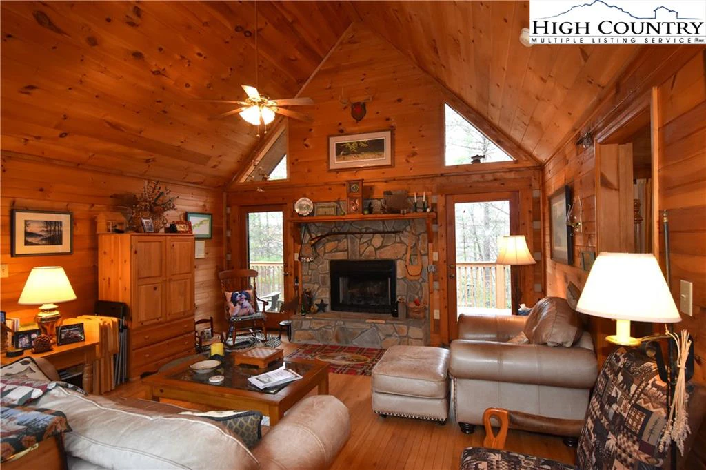 Image number 21 for the current listing