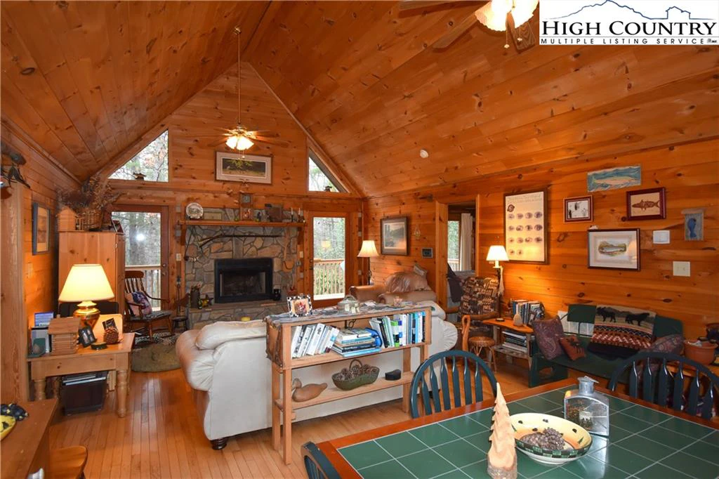 Image number 20 for the current listing