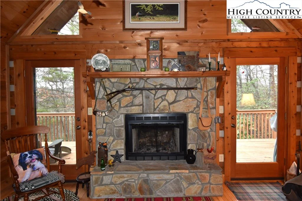 Image number 18 for the current listing