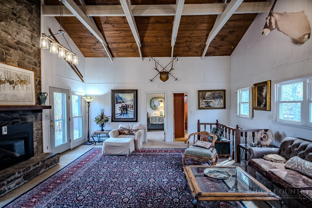 Image number 8 for the current listing