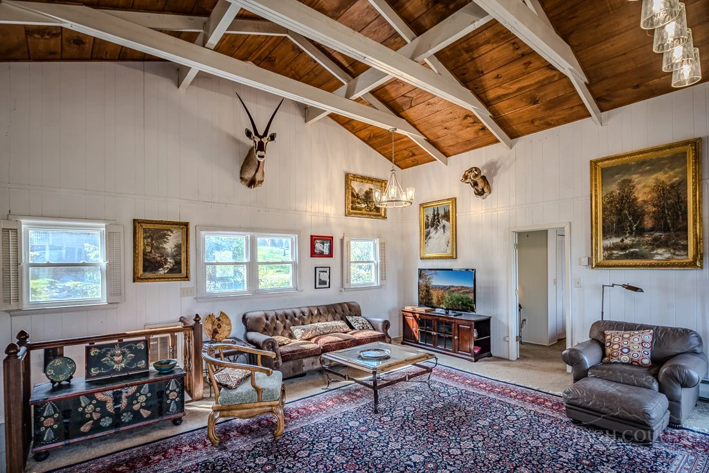 Image number 10 for the current listing