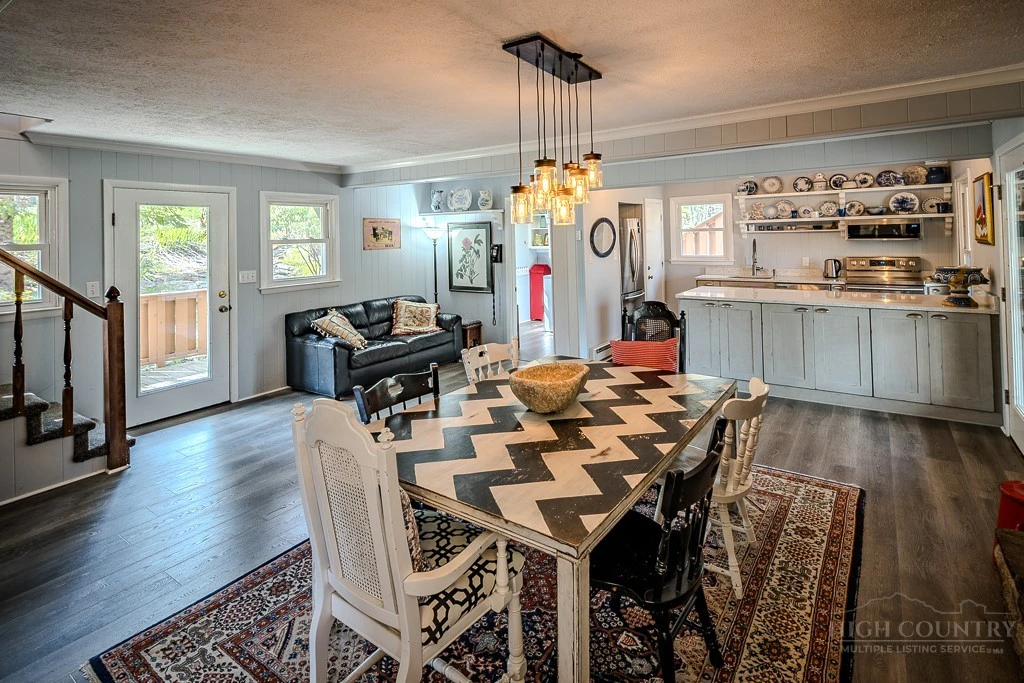 Image number 14 for the current listing