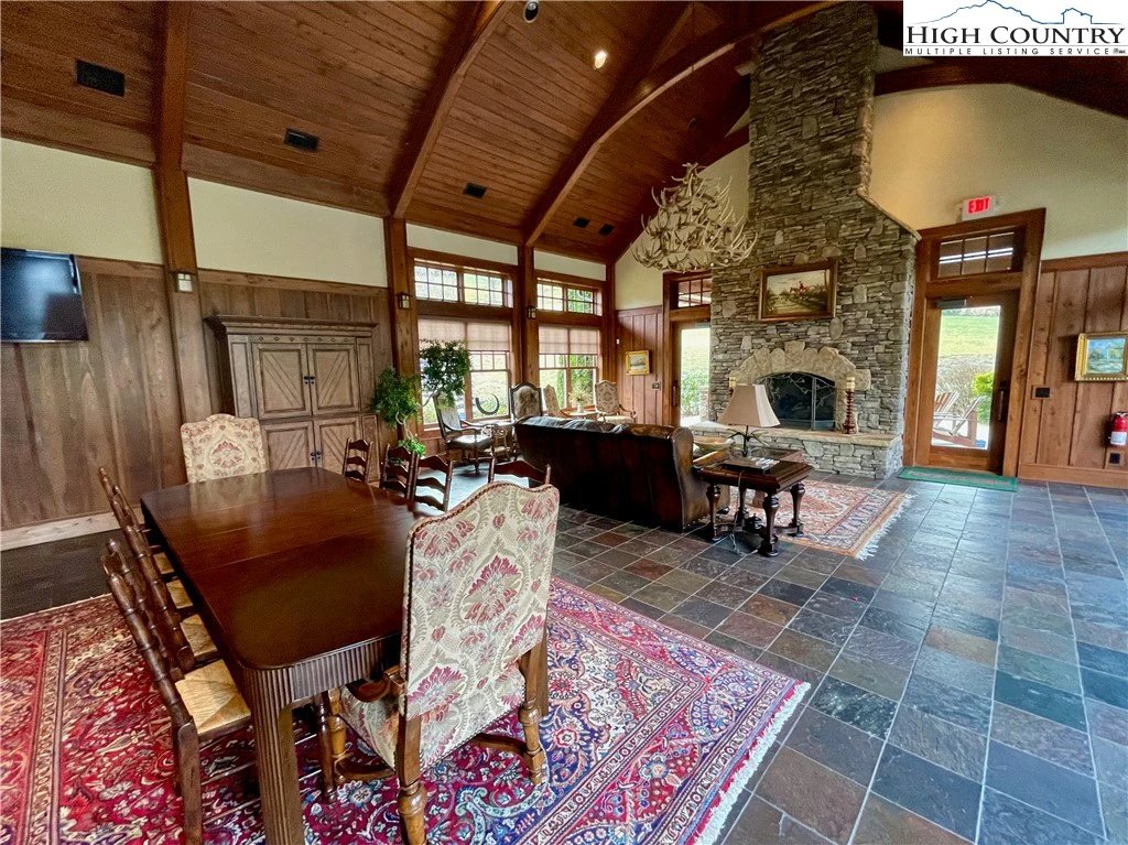 Image number 13 for the current listing