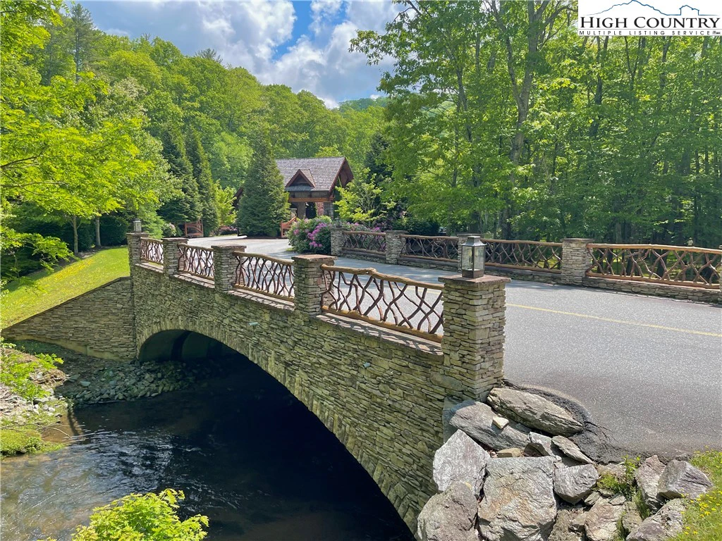 Image number 18 for the current listing