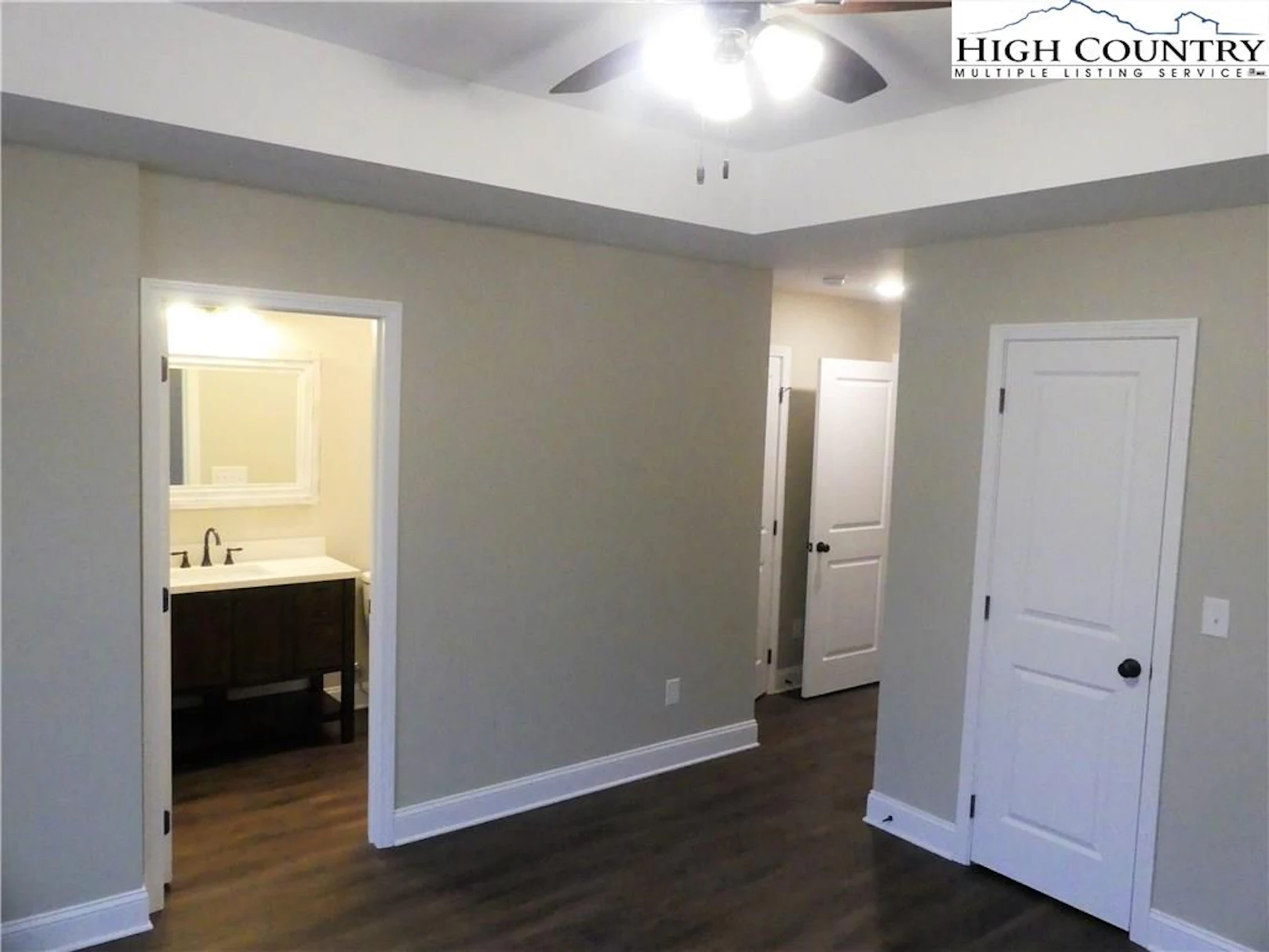 Image number 3 for the current listing