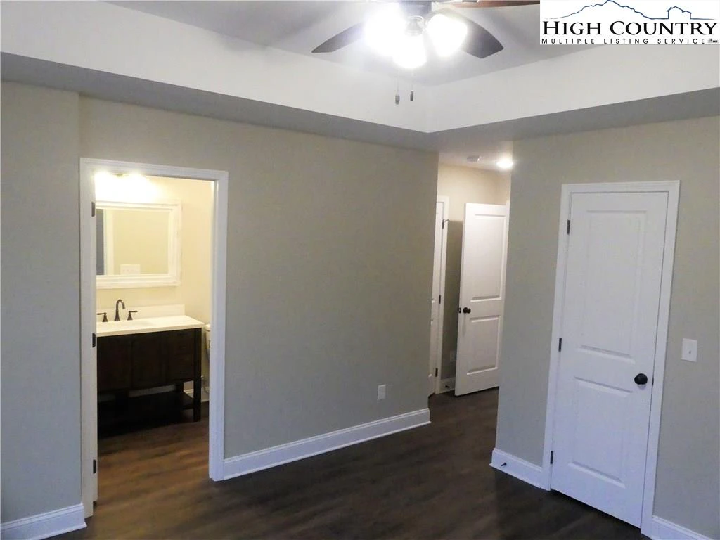 Image number 3 for the current listing