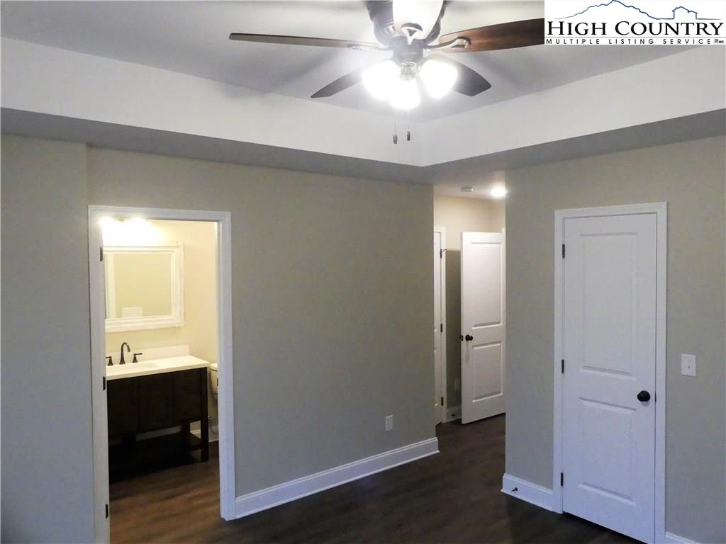 Image number 4 for the current listing