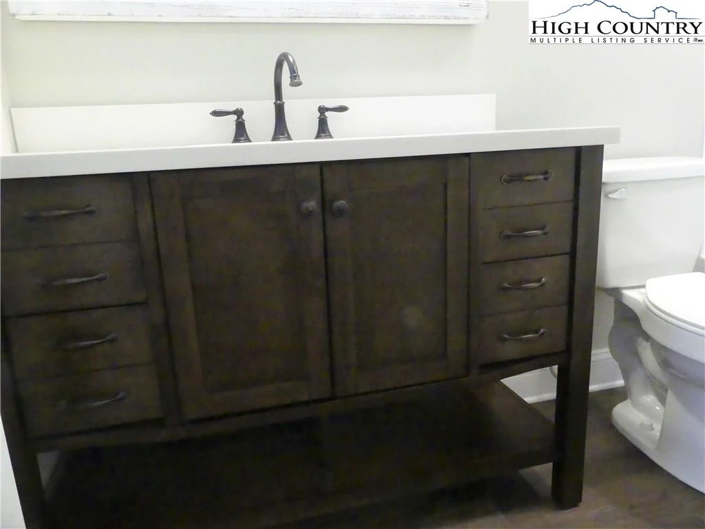 Image number 6 for the current listing