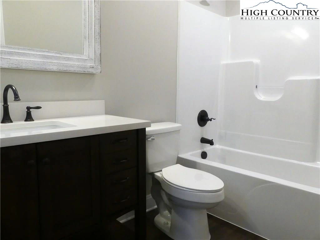 Image number 7 for the current listing