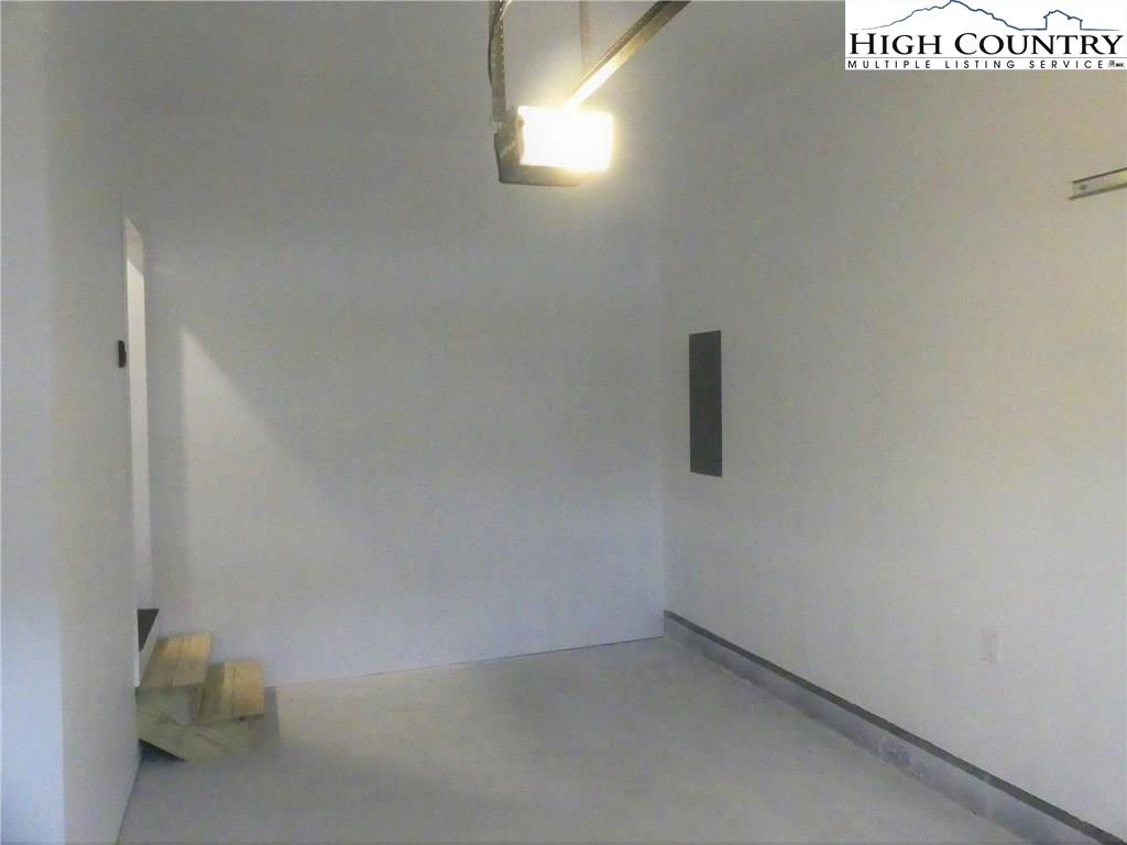 Image number 11 for the current listing