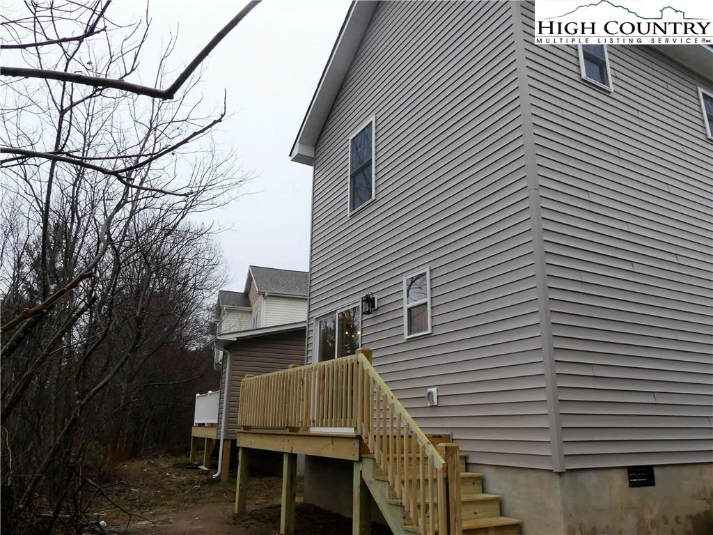 Image number 14 for the current listing