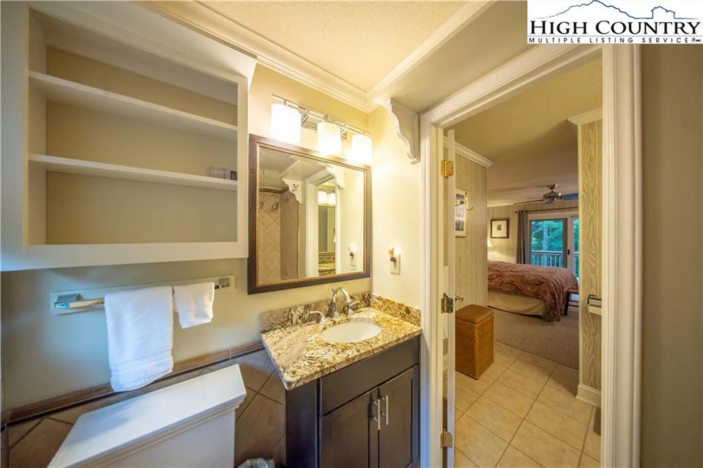 Image number 2 for the current listing