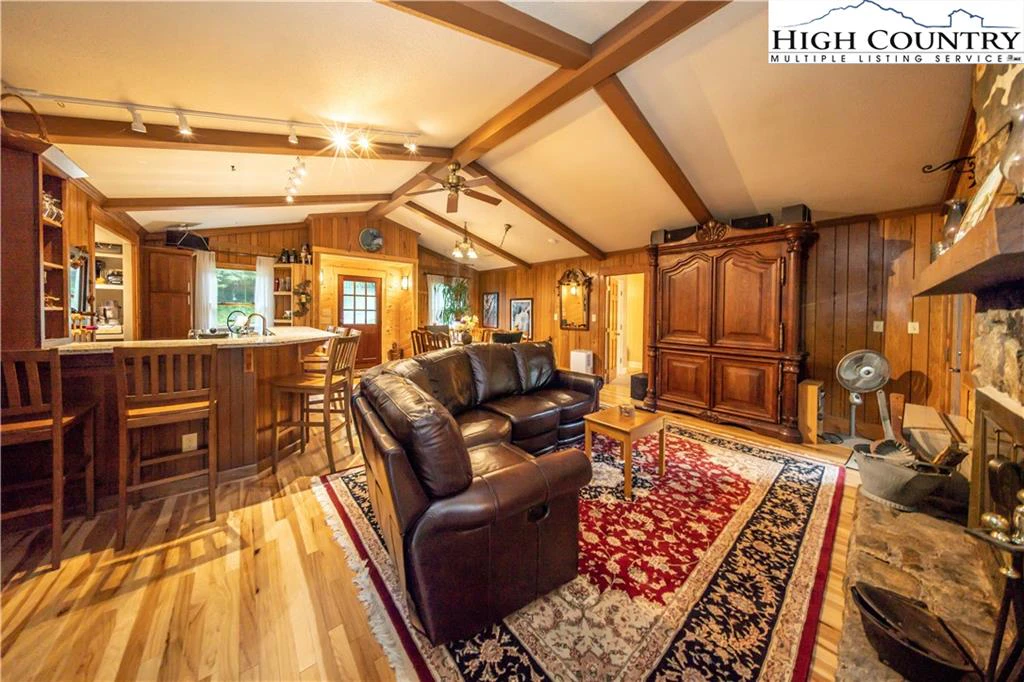 Image number 21 for the current listing