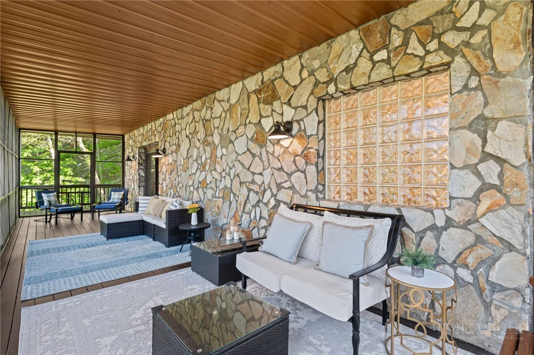 Image number 5 for the current listing
