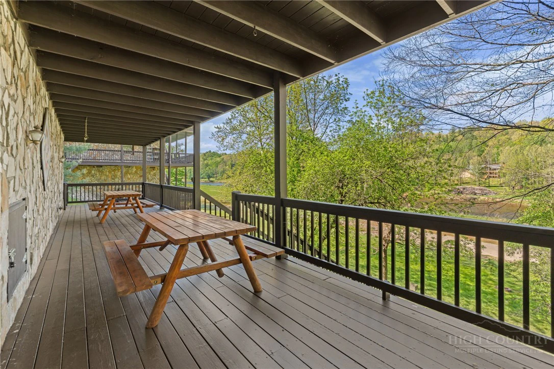 Image number 14 for the current listing