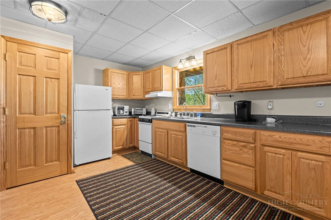 Image number 7 for the current listing