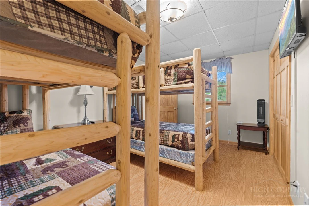 Image number 9 for the current listing
