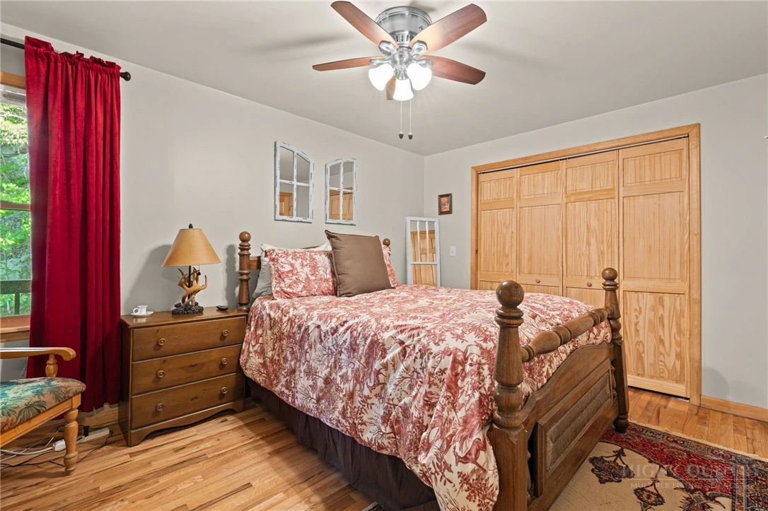 Image number 11 for the current listing