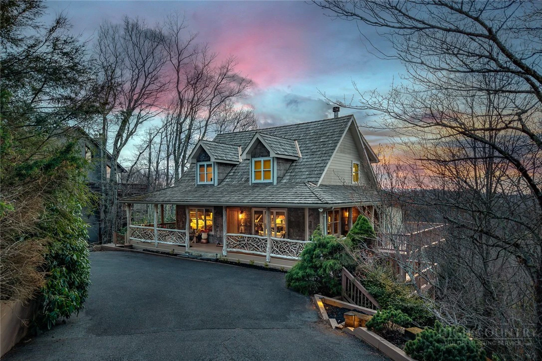 Image number 1 for the current listing