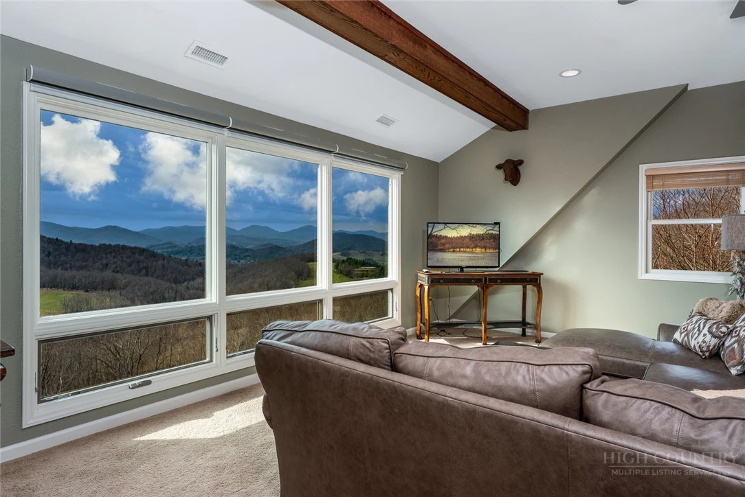 Image number 13 for the current listing