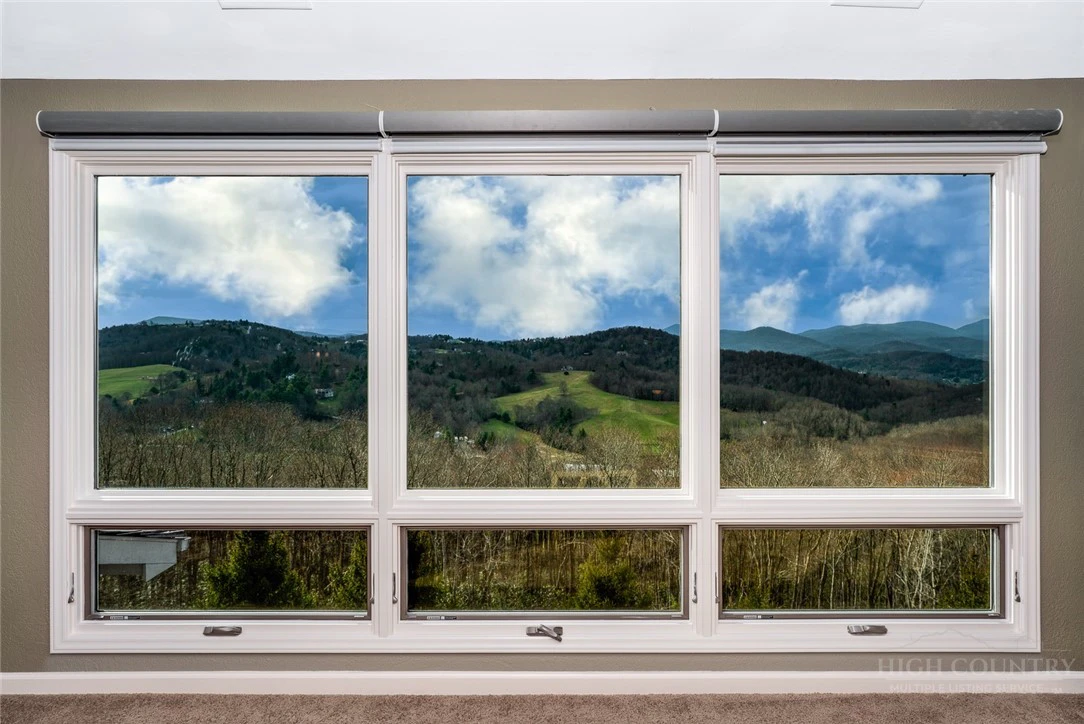 Image number 3 for the current listing