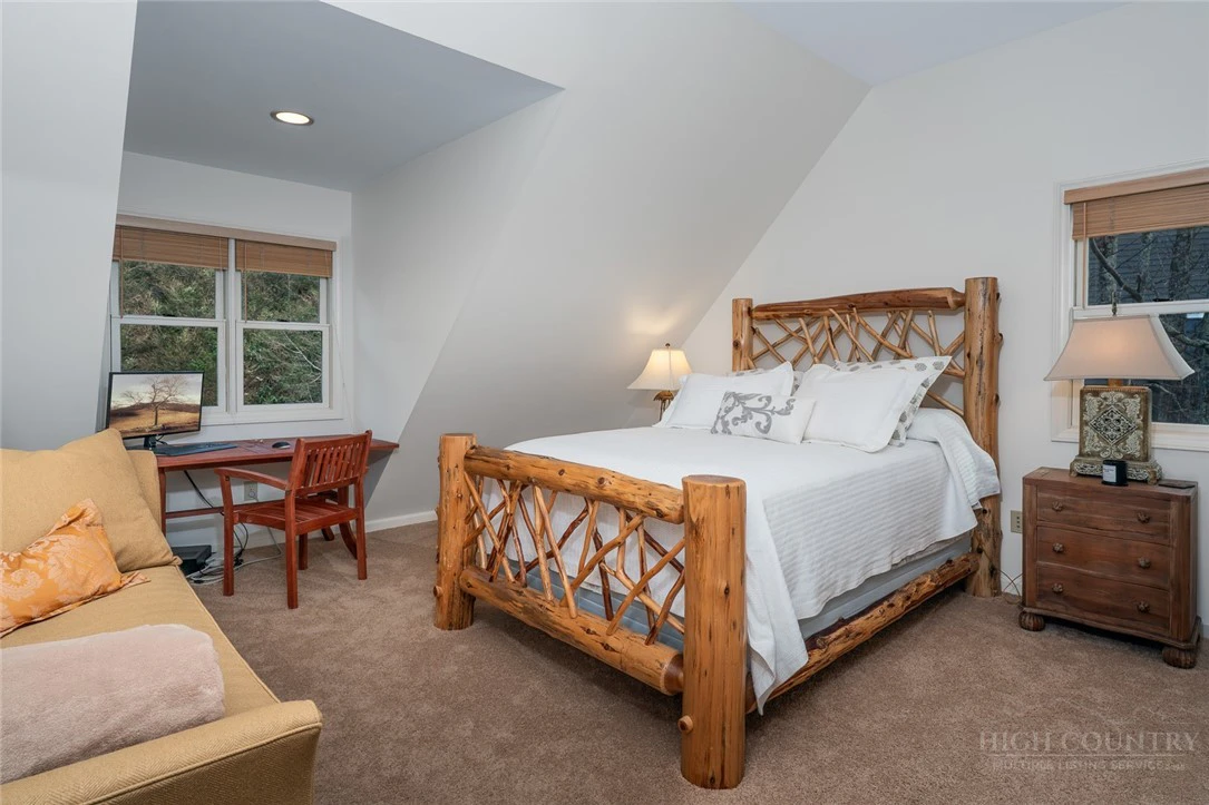 Image number 5 for the current listing