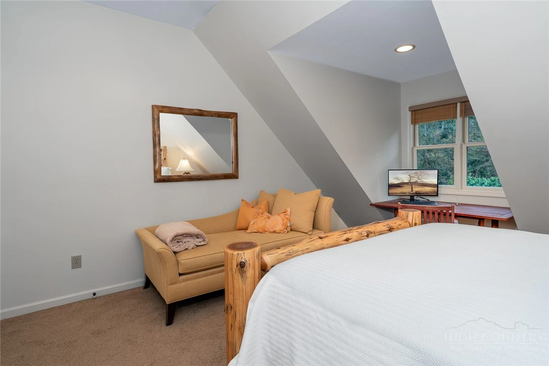 Image number 7 for the current listing
