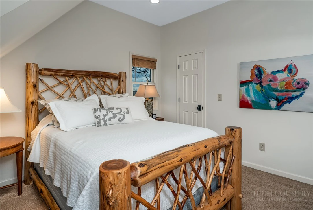 Image number 6 for the current listing