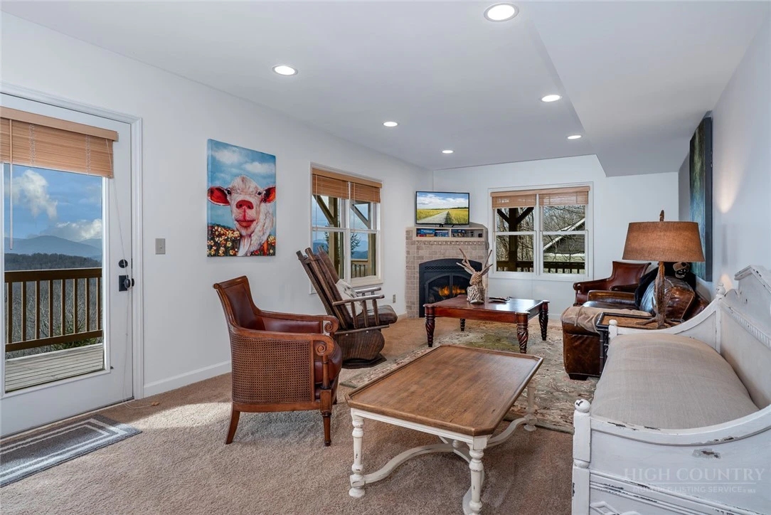 Image number 9 for the current listing