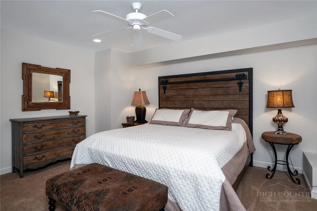 Image number 2 for the current listing