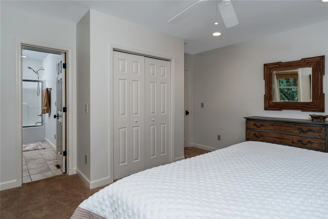 Image number 14 for the current listing