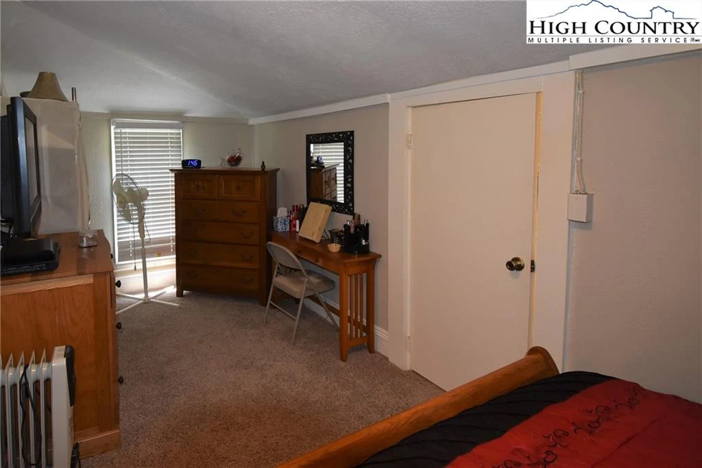 Image number 18 for the current listing