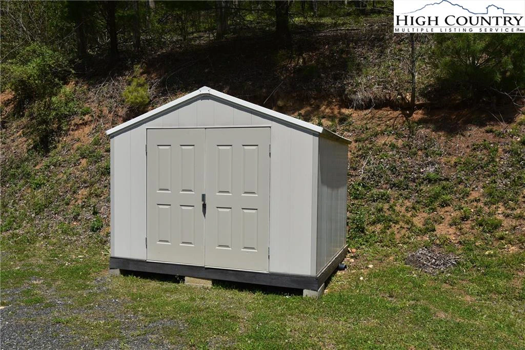 Image number 4 for the current listing