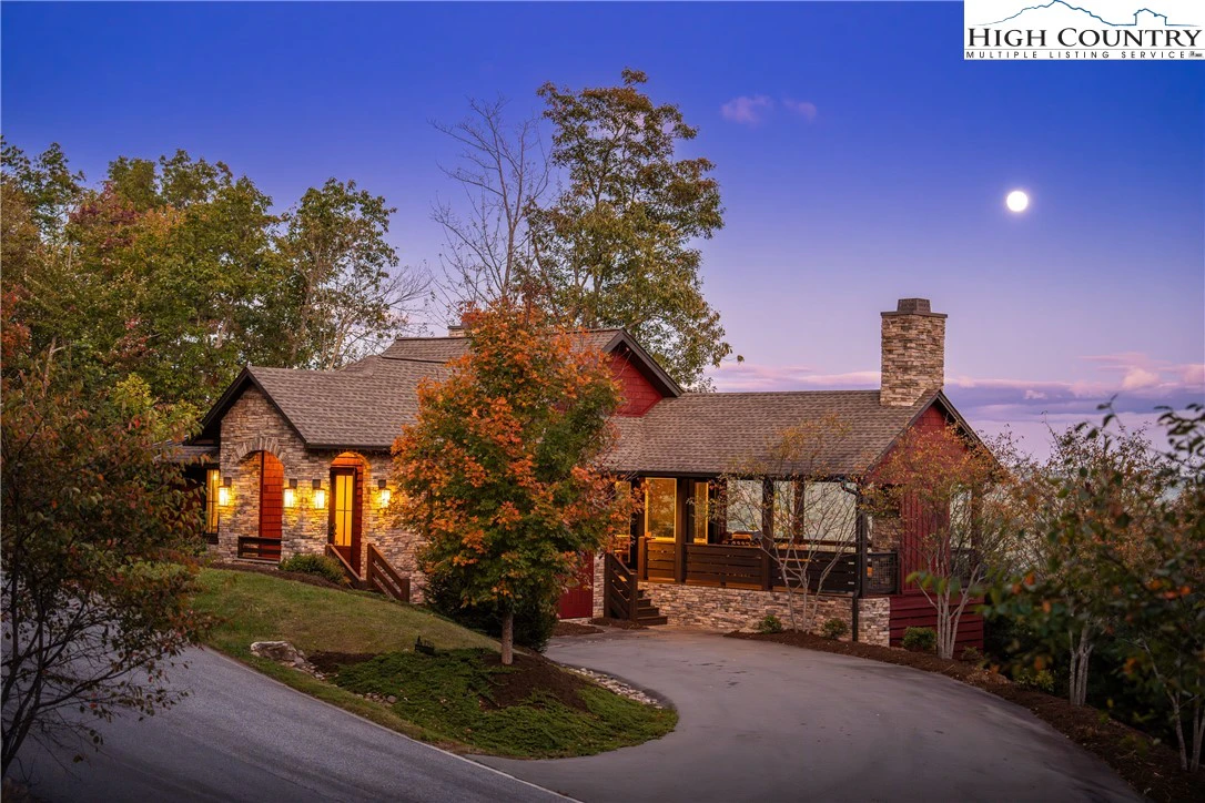 Image number 4 for the current listing