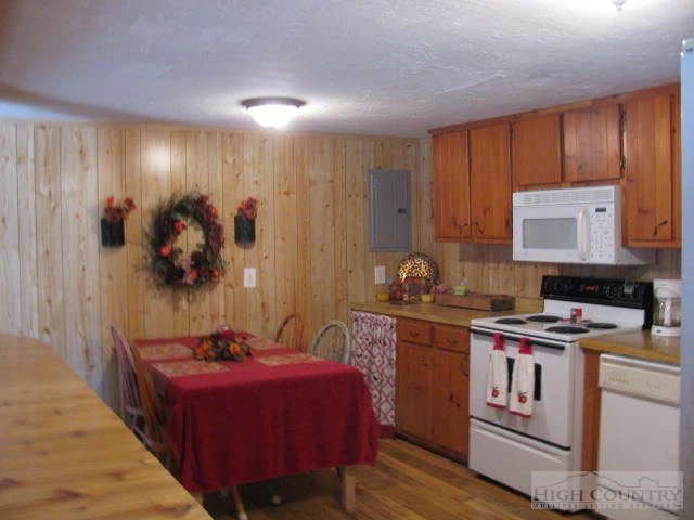 Image number 5 for the current listing
