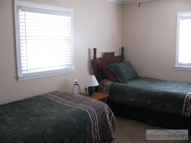 Image number 7 for the current listing