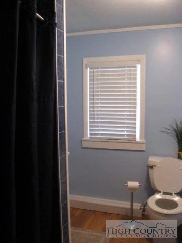 Image number 8 for the current listing